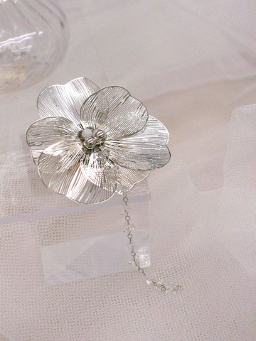 浮花。MUCHAT手作銀花水晶流蘇別針