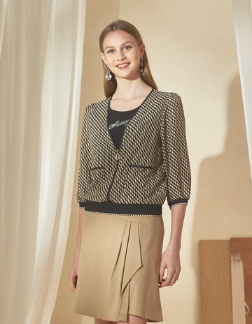 ★【喜芝梅】菱形密語 復古黑白格紋假兩件式修身顯瘦長袖上衣(黑色；M-2L) 224080340