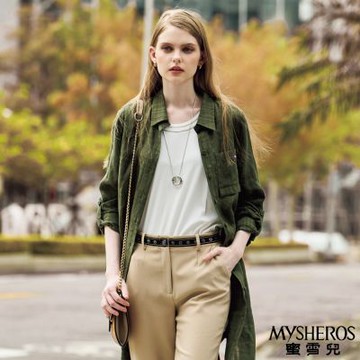 【MYSHEROS蜜雪兒】單口袋刺繡線條捲袖袢襯衫領飄逸感長版亞麻外套-綠