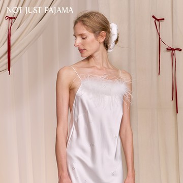 NotJustPajama VEGA織女星 22姆米真絲斜裁燙鑽羽毛吊帶洋裝 - 淡紫色-M