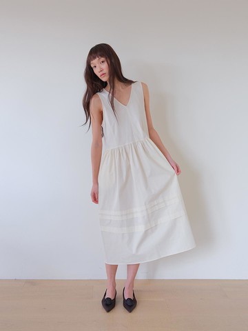 Sleeveless Shirring Maxi Dress [Cream]