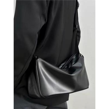 香港I.T Bag 軟皮通勤單肩斜挎包2026新款小挎包男簡約質感枕頭包