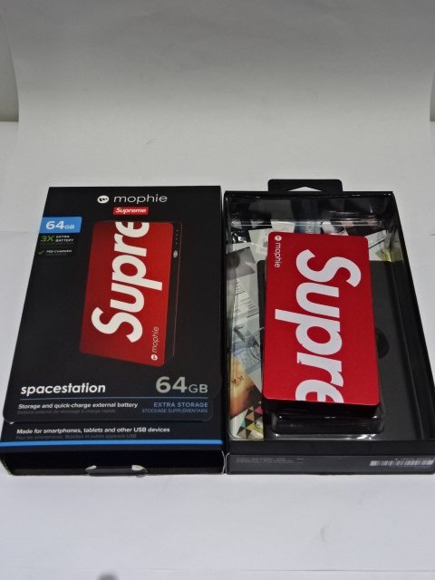 Supreme mobile バッテリー - iPhoneケース