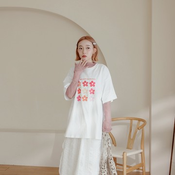 QUEENSHOP_ S 女裝 繽紛小花印圖寬版短袖上衣 兩色售 現+預 【01190265】