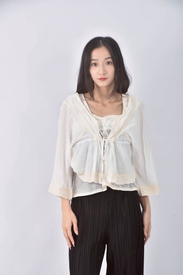 (S) 兩件式白色長袖上衣