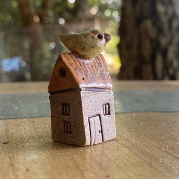 【タケ-TA KE Studio】小鳥紅屋頂房子。線香座