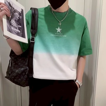 男生漸層字母星印花短袖 韓版短T短袖上衣 夏季T恤男 男女衣著 印花T 短t男 五分袖 男生短袖(FT183)【壹號站】