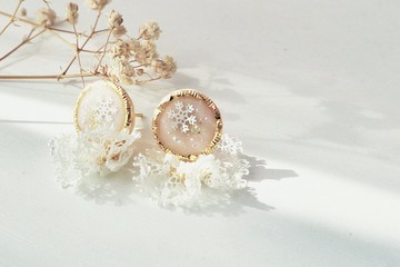 午夜的森林。2ways裙襬翩翩雪花耳環。臉頰粉