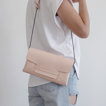 A PIECE | 皮革信封斜肩包