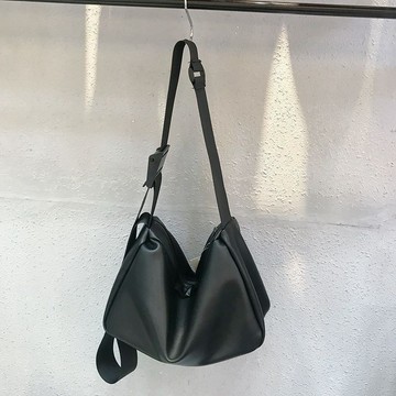Bag House👜 歐比黑白兩色ins軟皮大包休閒包韓版日常百搭方扣單肩斜挎女包潮