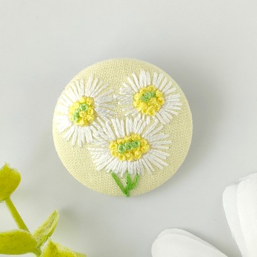 春黃菊花迷你刺繡胸針或刺繡髮圈