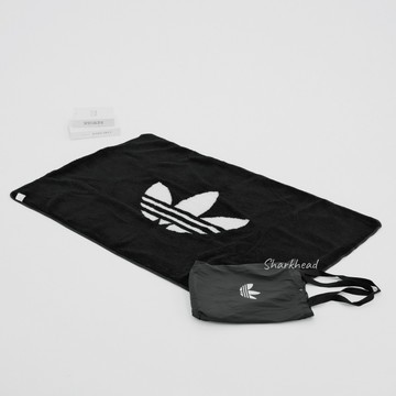 【Sharkhead】現貨 Adidas 黑色 全黑 毛毯 毛絨 毯子 被子 靠墊 愛迪達 三葉草 手提袋