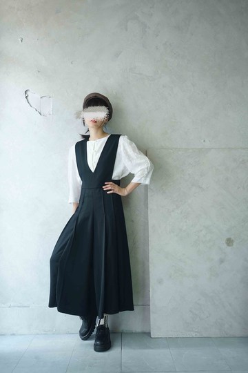 設計手作-中性率性黑色打摺寬版垂墜感連身長褲