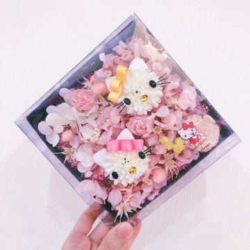 Hello Kitty 與 Mimmy 永生花盒