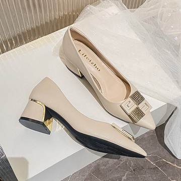 VIVILIAN小香風方扣尖頭中粗跟百搭高跟單鞋