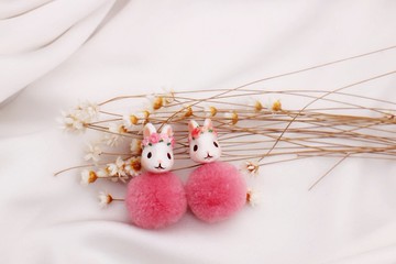 一對耳針 花環小兔 | 耳夾 | 耳飾 |