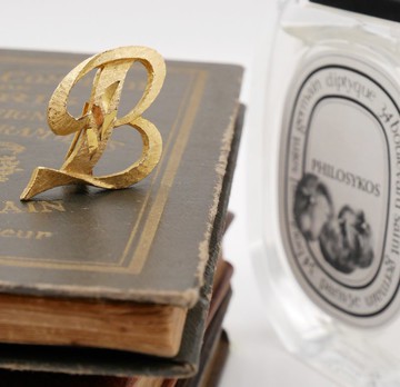 古董金色字母MAMSELLE別針胸針  B2218