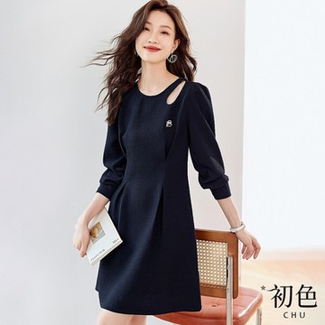 初色  圓領不對稱水鑽胸針長袖連衣裙連身洋裝-藏青色-30294(M-2XL可選)