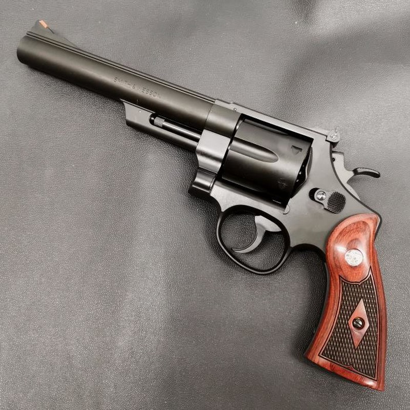 ☆アルタモント S&W Nフレーム スクエアバット用 木製グリップ クラシックパネル チェッカー メダル付 赤 茶 黒 (ALTAMONT  サービスサイズ メダリオン付) | LINEブランドカタログ