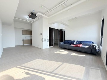 ★巨蛋商圈｜浤圃巨星｜黃金地段｜可隔三房+平車｜高雄市左營區華夏路