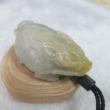 逸品軒～天然緬甸玉A貨-Z6614-龍龜小擺件/墜子形制立體長57.1mm寬31.7mm厚23.7mm