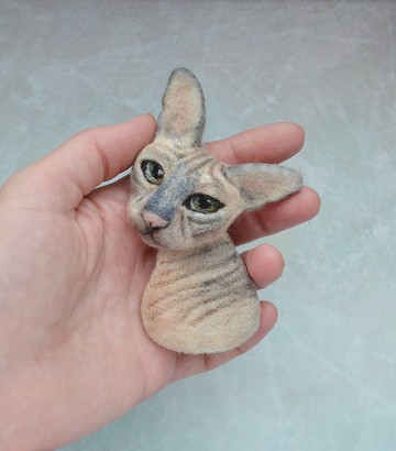 照片中的個性化斯芬克斯貓肖像別針 定制寵物羊毛胸針