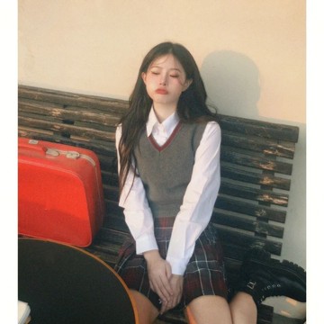 臺灣/✨馬甲 針織背心 毛衣【兩件套裝】法式復古甜酷V領套頭毛衣女學院風疊穿馬甲背心+襯衫