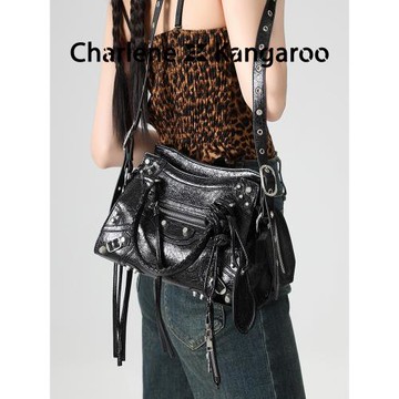 CHARLENE&KANGAROO辣妹機車風鉚釘大容量機車包黑色手提斜挎包女