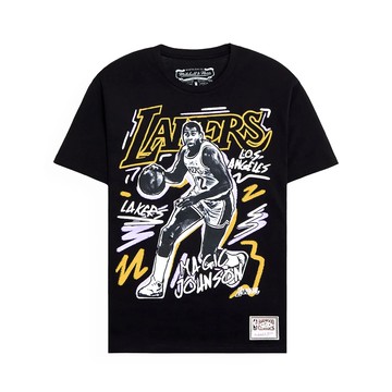 M&N CHALKED UP 粉筆塗鴉 短袖上衣 湖人隊 Magic Johnson