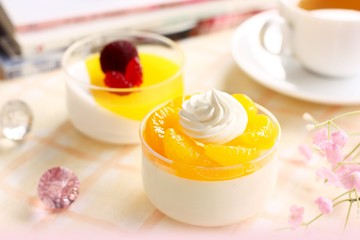 【B38-0】草莓芒果奶酪杯 甜品甜點杯 茶凍果凍杯 胖胖杯 140mL附蓋 無印刷款式 慕斯杯 一次性木糠蛋糕專用杯 熱銷款特殊造型 不耐熱 量大可議
