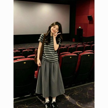 【台灣出貨】夏季穿搭 時尚套裝 女 韓系 小個子 寬鬆 條紋 短袖T恤 半身裙 一整套 ootd 短袖 半身裙