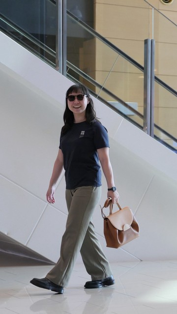 女款 Terra 系列 涼感防曬上衣 貘貘黑沉思藍 商務休閒運動