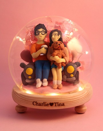 情人節小禮品,內有LED燈效,可客製名字.提供相片客製人物造型