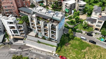 水果妹果嶺山階院大地坪氣派電梯車墅｜高雄市鳥松區球場路