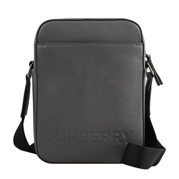 BURBERRY 8052890 烙印LOGO中性風拉鍊斜背方包.灰