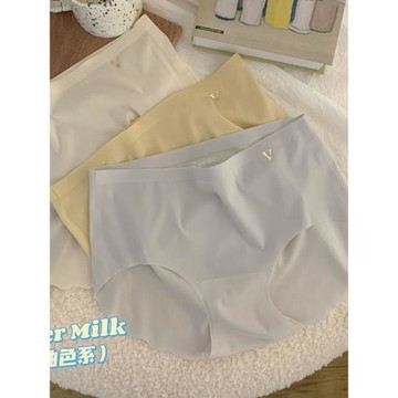 3D裸感燙金面膜無痕邊蜜桃臀內褲