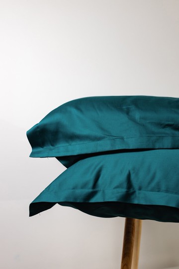 海洋藍純棉緞面枕套，信封式開口