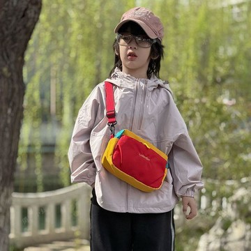 【臺灣出貨】兒童包包多巴胺撞色外出遊玩胸包2026新款時尚男女童寶寶斜挎包潮04so