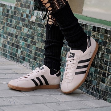 【adidas 愛迪達】 STADT 運動休閒鞋 男鞋/女鞋 - Originals JR6347