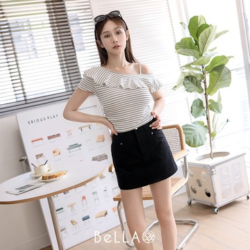 【夏季新品】BeLLA 荷葉領斜肩上衣 條紋