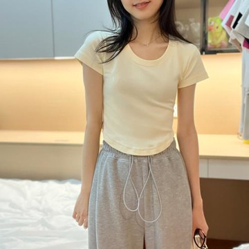 u領短款修身辣妹體恤大領口高腰正肩t恤女短袖小個子弧形下擺上衣