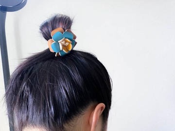 FLORAL 休閒流行，成人可以享受 花卉立方頭髮橡膠胸花也是 FCH-BTC