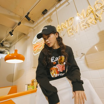 貳樓聯名 Eat Anytime美食印圖設計長袖衛衣