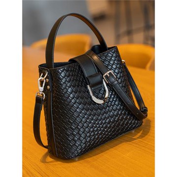 品牌編織包包女式2025新款水桶包女寬肩帶百搭斜挎包單肩手提女包