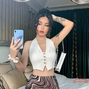 純色排扣性感露背V領掛脖背心女又純又欲夏季新款簡約短上衣ins潮