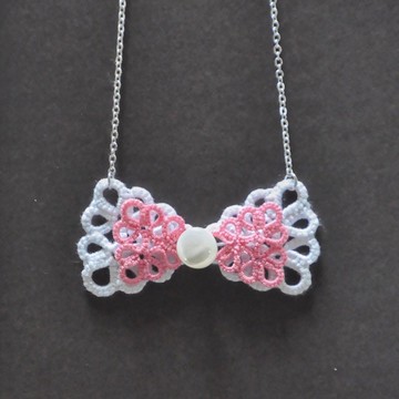 【訂製】雙蝴蝶結 粉紅雪白 梭編 項鍊 Tatting Bow Necklace