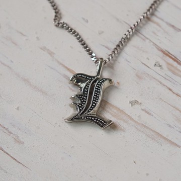 由 925 纯银制成的男女皆宜的字母 L 吊坠项链