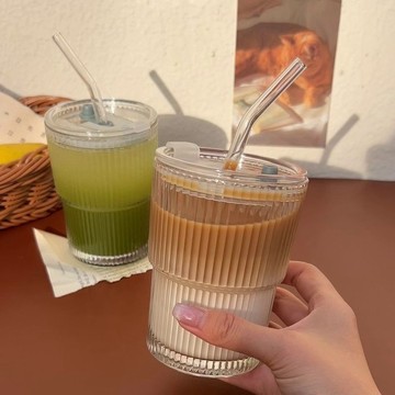 💥超惠購go💥 冰霸杯 奶茶杯 熱賣ins豎條紋玻璃咖啡杯帶蓋吸管水杯傢用高顔值美式拿鐵牛奶杯 2CLB