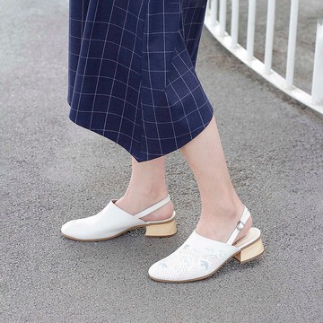 刺繡木根穆勒鞋- 自由飛翔/雲朵白