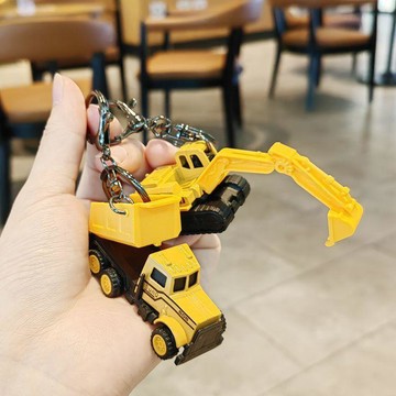 🔥臺灣熱賣⚡️網紅玩具挖掘機工程車鑰匙扣女精緻兒童男生書包掛件小飾品鑰匙鏈🎉